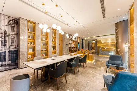 Waiting Century Hotel (Wujiaochang Yingao West Road Subway Station Branch) Отели рядом с достопримечательностью «Shanghai Second Polytechnic University Baoshan Campus»