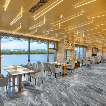 Harbin Central Street Habsburg Hotel (Sofia Church) Отели рядом с достопримечательностью «Jingyang Pedestrian Street (Daxin Street)»