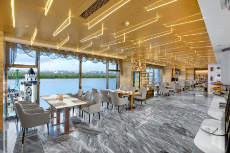 Harbin Central Street Habsburg Hotel (Sofia Church)