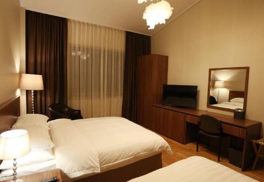 팔공에밀리아 호텔 로비