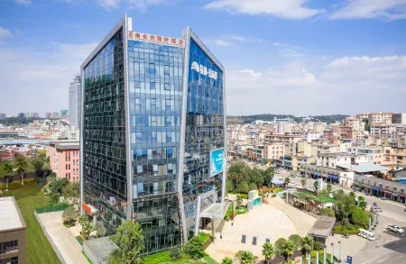 Vienna International Hotel Отели рядом с достопримечательностью «Luolong Park»