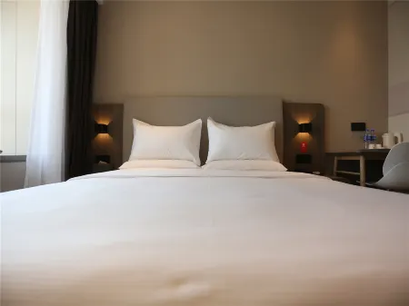 Elan Hotel (Changchun Shazhichuan Metro Station) Отели рядом с достопримечательностью «The Avian Island»