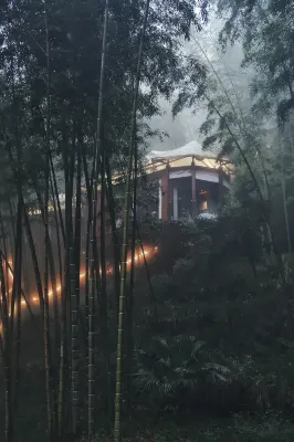 Floral Hotel · Liuyang Huyang xiqinxingu hotel 리무차오/栗목교 관광단지 주변 호텔