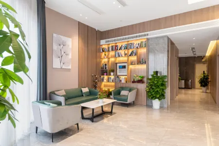 GreenTree Express Hotel (Shanghai Songjiang University Town Dongming Plaza) Отели рядом с достопримечательностью «Shanghai University of Engineering Science (Longteng Road)»