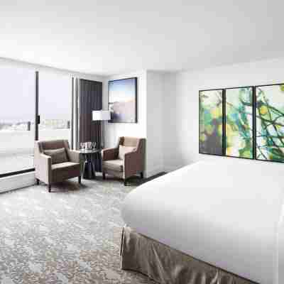 DoubleTree by Hilton Hotel & Suites Victoria Rooms