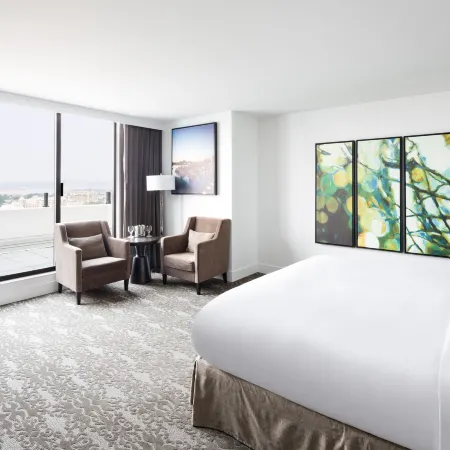 DoubleTree by Hilton Hotel & Suites Victoria