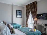 إنتركونتيننتال بورتو - بالاسيو داس كاردوساس Hotels near سي