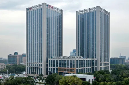 Global Village Hotel (Dongying Fuqian Street) Отели в г. Дуньин