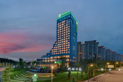 Holiday Inn Luzhou Longjian (Luzhou High Speed Railway Station)