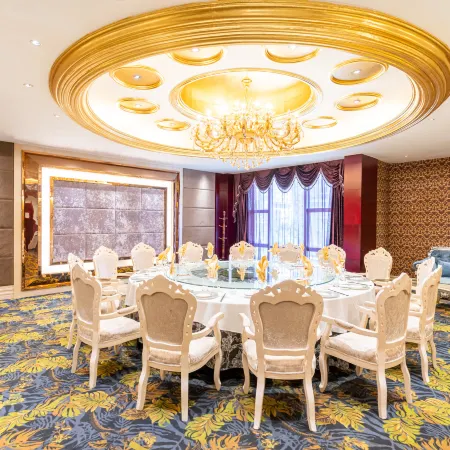 Qingyang Xiongyue Grand Hotel (Municipal Government Dongfang Lijingmao)
