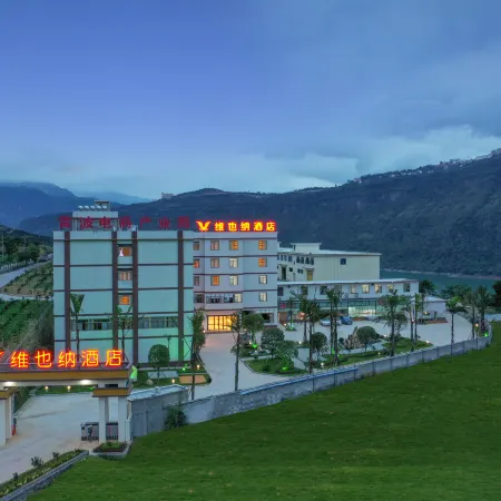Vienna Hotel Rebo County store