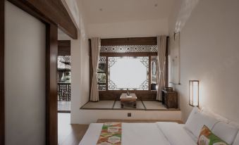 Xinsu Anyun Ancient Courtyard (Lijiang Old Town Dashiqiao)