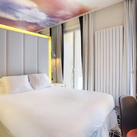 Nouvel Hôtel Eiffel Отели рядом с достопримечательностью «Матиньонский дворец»