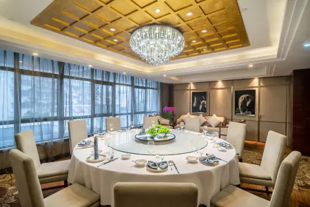 Haiyi International Hotel Отели рядом с достопримечательностью «Baiyun Cave»