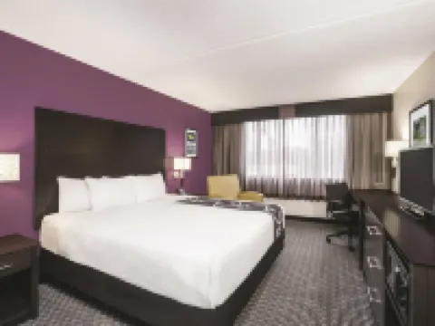 La Quinta Inn & Suites by Wyndham Plantation at SW 6th St Hotels in Plantation