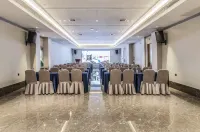 Ease International Hotel (Xingye High-speed Railway Station People's Square) Hotel di Xingye County