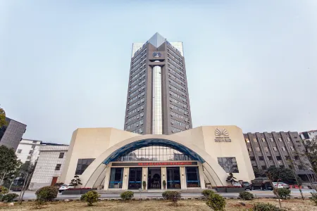 HONG KAI HOTEL Отели рядом с достопримечательностью «Anyuan Railway and Mines Workers Strikes Negotiation Department Former Site»