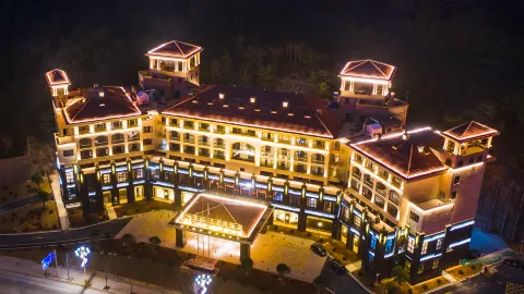 JUNLIN.CRESCENT BAY HOTEL in Zhouning