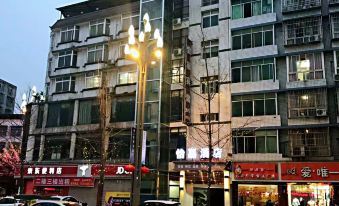 Zhongjiang Yijia Hotel (Cangyong Road Branch)