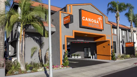 Canoga Hotel at Warner Center