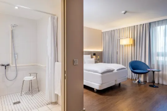 NH Hamburg Altona Hotels near Nienstedten