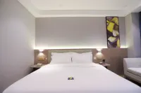 7 days premium hotel (Renmin Road branch, Nenjiang Bay Wetland Park, Da'an) Hotels in Da'an