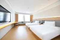JI Hotel (Jiaxing Gaotie South Railway Station Yuli Plaza) - 3-Star