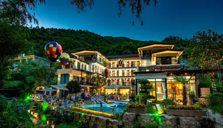 Huahai Yunsu (Chongdugou Central Performance Square) Отели рядом с достопримечательностью «Bamboo Sea Wild Animal Park»