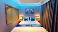 Qinyang Wanhong Business Hotel