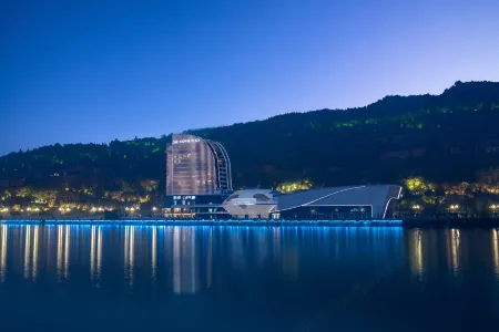 Crowne Plaza Ya'an Отели рядом с достопримечательностью «Yazhou Lounge Bridge»