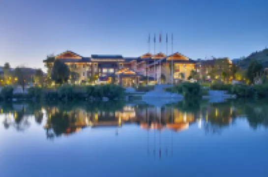 凌波格蘭雲天國際飯店（ 漳州南靖雲水謠店） 和貴樓附近的飯店