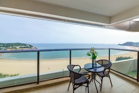 Yuhai Bay International Apartment (Hailing Island Dajiao Bay Maritime Silk Road Tourist Area Store) Отели рядом с достопримечательностью «Hai Ling Island»