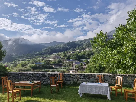 Shangri-La Haba Summit Inn Отели рядом с достопримечательностью «Habacun»