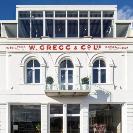 The Thomas Gregg Apartments Отели в г. Данидин