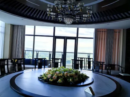 Listen to Ziyun. Yunshang Shiwai Hotel