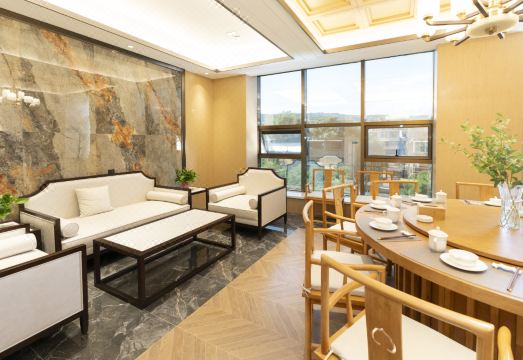 3. 만신 호텔 (톈..