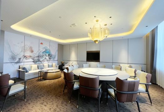 Holiday Villa Hotel & Suites, Weihai, Shandong, P.R.C Hotel Overview