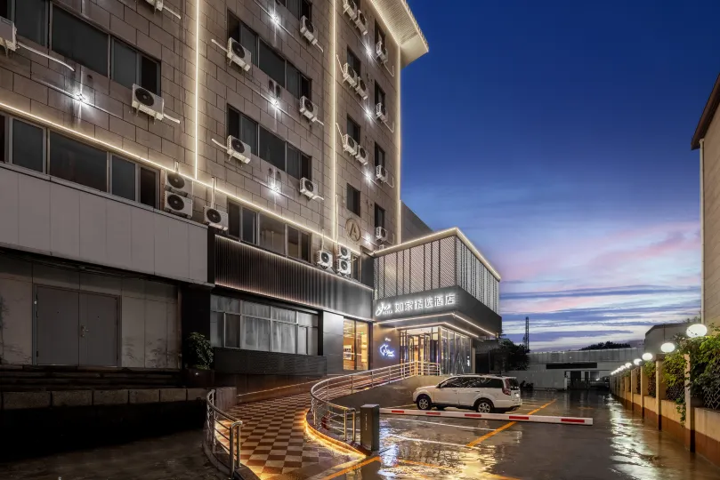 Homeinn Plus Hotel (Beijing West Railway Station Subway Station)
