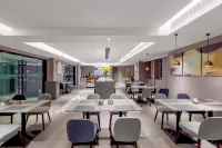 Homeinn Selected Hotel (Urumqi Convention Wuyue Plaza)