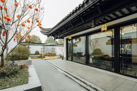 Huajiantang Homestay (Lancheng Taohuayuan Exhibition Hall) Отели рядом с достопримечательностью «Blue City Peach Blossom Source»