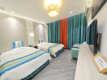 Haitao Hotel (Zhaoqing Seven Star Rock Archway Scenic Spot)