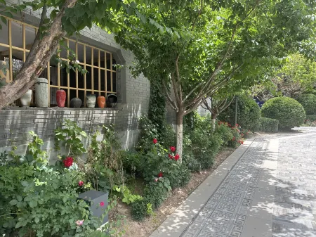 Huanxi Designer Hotel (Lanzhou Center High-Speed Rail West Station Branch) Отели рядом с достопримечательностью «Lanzhou University of Technology (Pengjiaping Campus)»