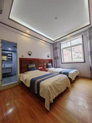Bianba Huadu Business Hotel Hotels in Banbar