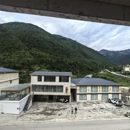 Kangding Middle Ancient Hot Spring Inn