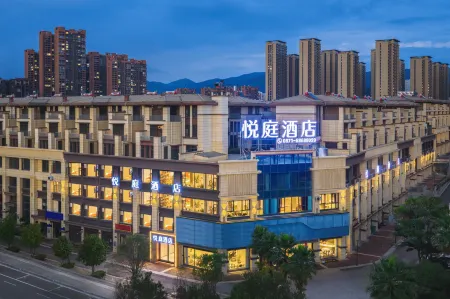 Anning Yueting Hotel (Sandboat Outlets Branch) Отели в г. Аньнин