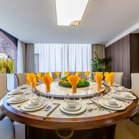 Lhasa Dalongcang Hotel (Potala Palace Sun Island)