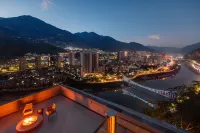 Nujiang Lushui Anyu · A'duo Hillside Cliff Resort Hotel - parking