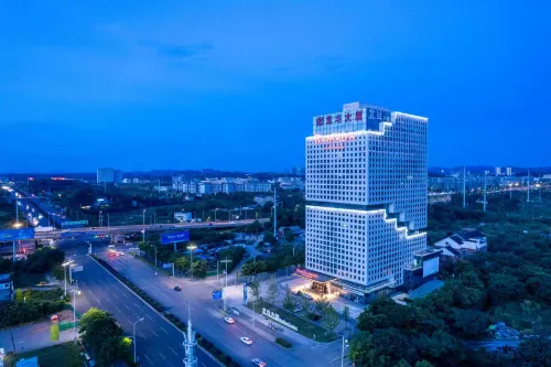 Zhuzhou Shifeng Ramada Hotel - ที่มีที่จอดรถ