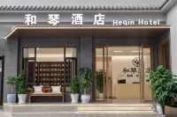 Heqin hotel - parking