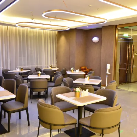 Homeinn Plus Hotel (Donghai Pedestrian Street Railway Station)